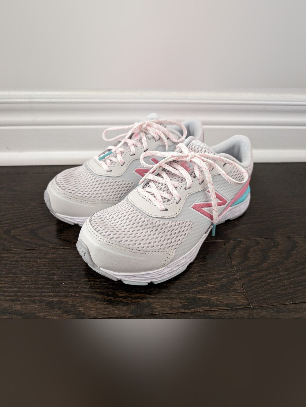NEW sz:4.5xw New Balance Girls Youth Extra wide shoes/sneakers, 680v6, Gray/Pink